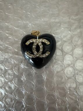 One piece charm zipper  pull large